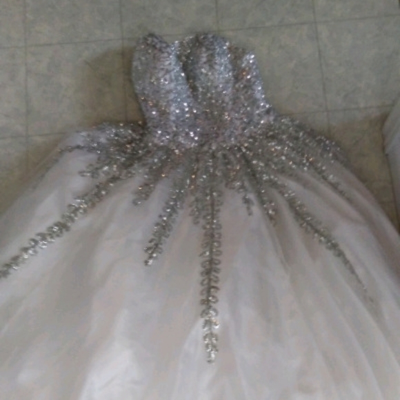 White Strapless Prom/Wedding Dress w/Silver Filigree SZ2 Altered - Picture 2 of 10